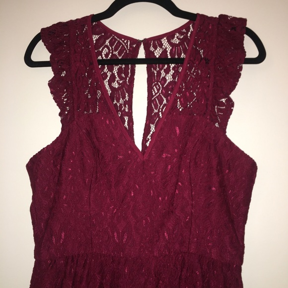 NWT BCBGeneration Lace Dress in Garnet - Size 12 - Picture 4 of 5